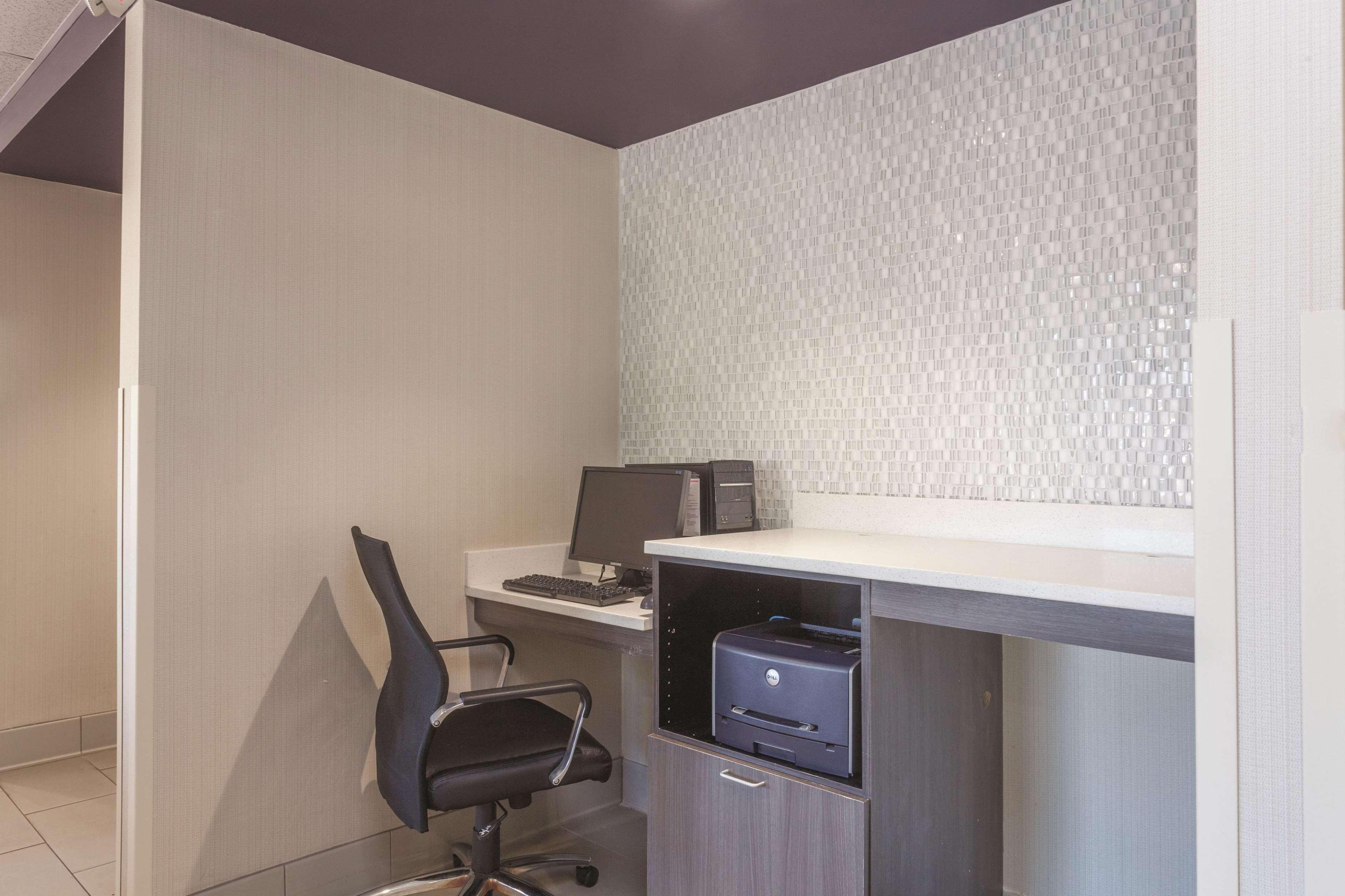 La Quinta By Wyndham Jackson Airport Hotel Pearl Luaran gambar